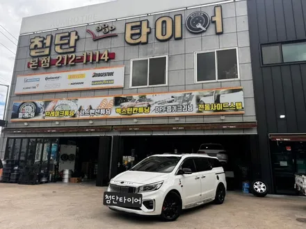 [전주 휠복원/휠수리 첨단타이어]기아 더뉴카니발 19인치 사제휠⇨신형 KA4 19인치 블랙유광 순정 복원휠+허브스페이스 장착 김제익산군산휠복원,부안임실휠복원,대전광주휠복원,휠타이어 / 전주