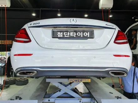 [첨단타이어] 벤츠E300 순정18인치 다이아몬드컷팅 휠복원 / 전주