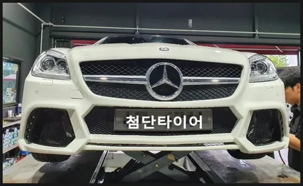 [첨단타이어] 벤츠SLK55 AMG 19인치 휠굴절+휠크랙 발생-> 휠복원+새타이어 교체!전주휠복원,정읍익산김제군산휠복원,대전휠광주휠,충북충남휠,전주자동차튜닝,중고휠타이어,사제휠 / 전주