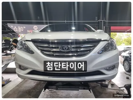 [전주 휠복원 첨단타이어] YF소나타 2P브레이크+옐로우 캘리퍼도색+휠타이어 인치업(제네시스BH 블랙휠 커스텀 복원휠+ 2254518 금호타이어 솔루스 TA51)튜닝 / 전주