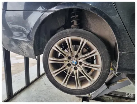 [전주 휠복원 첨단타이어] BMW528i 순정18인치 휠스크래치+휠크랙발생-> BMW5시리즈 순정18인치 블랙크롬 커스텀 휠복원+2454018 라우펜타이어 조합, 김제익산군산휠복원 / 전주