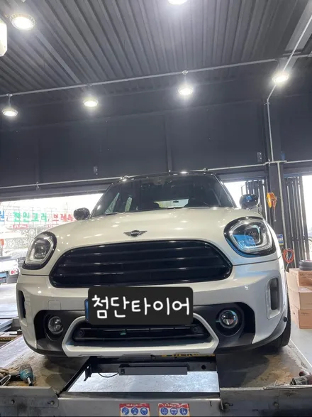 [전주 휠복원 첨단타이어] BMW 미니 컨트리맨 19인치 순정 컷팅휠 ⇨ 블랙유광으로 휠복원 김제익산군산휠복원,대전휠복원,광주휠복원,충남충북휠복원,여수목포휠복원,경남경북휠복원 / 전주