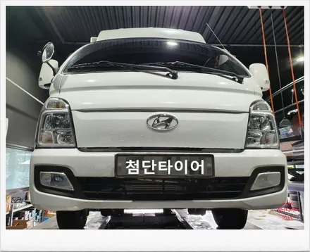[첨단타이어]포터2 15인치깡통휠-> 17인치 인치업(BMW520 블랙유광휠+브릿지스톤타이어조합!전주휠복원,정읍익산김제군산휠복원,대전휠광주휠,충북충남휠,전주튜닝,중고휠,브레이크튜닝 / 전주