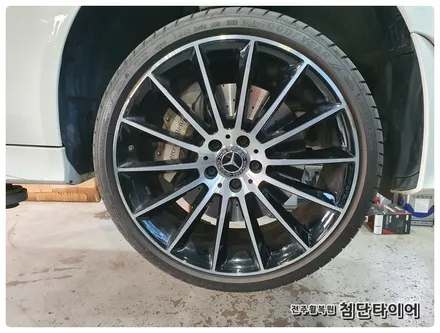 [전주휠복원 첨단타이어]벤츠CLS450 20인치 AMG 순정휠-> 벤츠CLS300d AMG정품 19인치 휠타이어 장착! / 전주