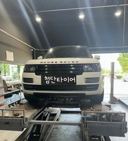 [전주 휠복원 전문업체 첨단타이어] 랜드로버 보그 22인치 순정휠⇨블랙유광(컷팅)으로 휠복원 전주휠튜닝,인치업튜닝,캘리퍼도색,브레이크튜닝,커스텀휠복원,휠타이어,전북휠최다보유 / 전주