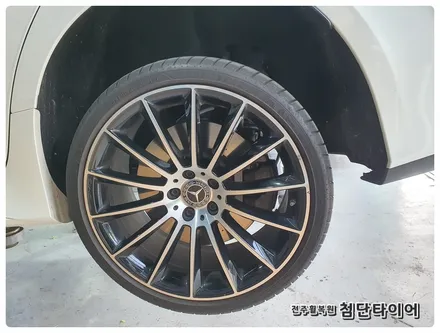 [전주휠복원 첨단타이어]벤츠CLS450 20인치 AMG 순정휠-> 벤츠CLS300d AMG정품 19인치 휠타이어 장착! / 전주