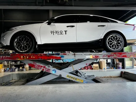 [전주 휠복원 첨단타이어] 기아 K8 G80 19인치 순정 녹용휠⇨블랙유광으로 휠복원 전주휠튜닝,인치업튜닝,커스텀휠복원,휠도색,휠타이어,캘리퍼도색,브레이크튜닝,1톤튜닝,애쇼쇼바 / 전주