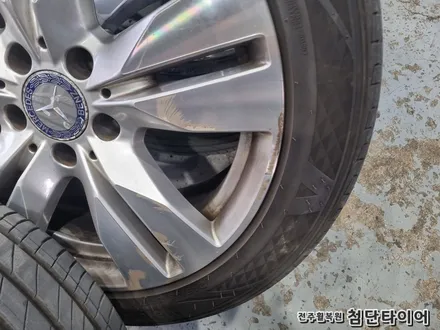[전주휠복원 첨단타이어] 벤츠E350 17인치 순정휠(다이아몬드컷팅휠)-> 블랙크롬 복원휠 교체작업! / 전주