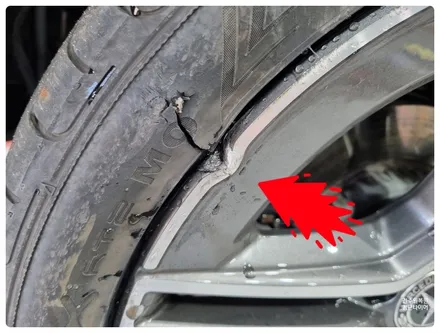 [공지] [전주 휠복원 첨단타이어]벤츠 CLS300d 순정19인치 자동차고 휠손상+타이어 찢어짐->복원휠교체+중고타이어조합- / 전주