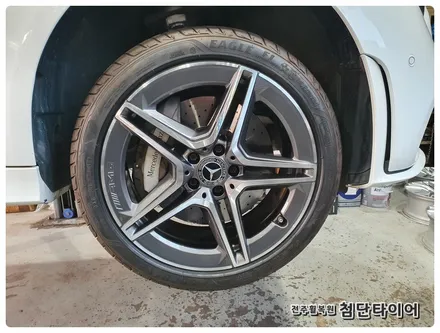 [전주휠복원 첨단타이어]벤츠CLS450 20인치 AMG 순정휠-> 벤츠CLS300d AMG정품 19인치 휠타이어 장착! / 전주