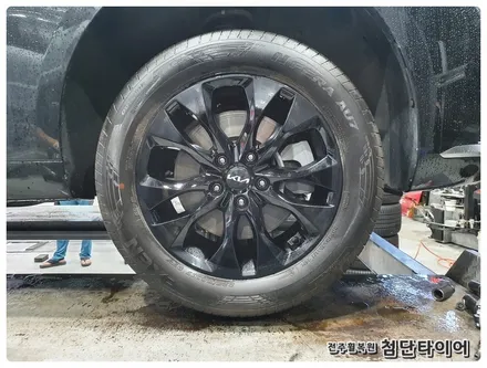 [전주휠복원 첨단타이어] 기아 신형 K8 17인치 순정휠-> 블랙유광 휠복원/휠도색, / 전주