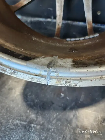 [전주 휠복원/휠수리 첨단타이어] 르노삼성 SM7 18인치 사제휠 크랙수리 \'레이저용접\' 전주휠수리,휠크랙,휠굴절,휠튜닝,인치업튜닝,커스텀휠복원,캘리퍼도색,브레이크튜닝,휠타이어 / 전주