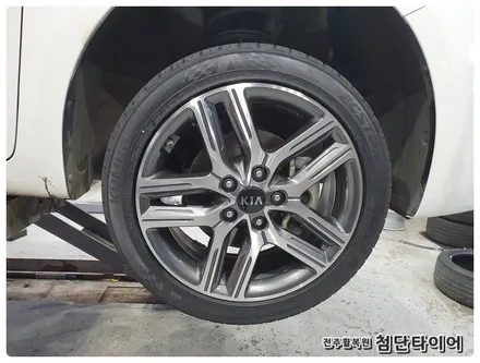 [전주휠복원 첨단타이어]기아 K3 순정16인치->17인치 인치업( 올뉴K3순정복원휠+215/45R17 금호타이어 ps31 조합) / 전주