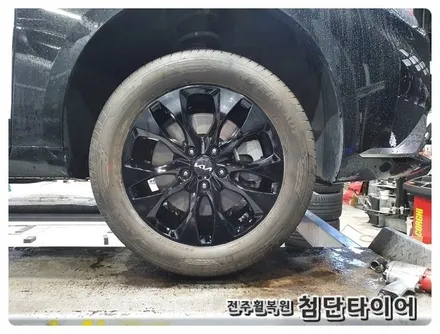 [전주휠복원 첨단타이어] 기아 신형 K8 17인치 순정휠-> 블랙유광 휠복원/휠도색, / 전주