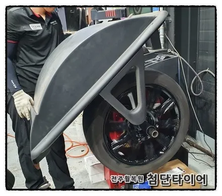 [전주휠복원 첨단타이어]에쿠스 VS380 18인치 컷팅휠/V에쿠스 S500 19인치 터빈휠->에쿠스리무진 블랙유광휠복원/19인치 인치업! / 전주