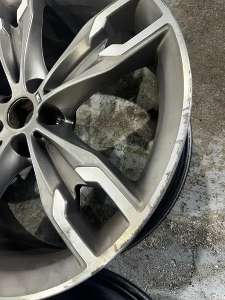 [전주 휠복원 첨단타이어] BMW M550d 순정 20인치 컷팅휠⇨블랙유광으로 휠복원 전주커스텀휠복원,휠튜닝,인치업튜닝,휠도색,캘리퍼도색,브레이크튜닝,휠타이어,애쇼쇼바,헬퍼스프링 / 전주
