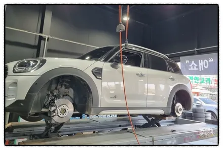 [전주 휠복원 첨단타이어] 미니 컨트리맨 쿠퍼D 순정18인치 도장휠-> BMW 미니쿠퍼JCW 18인치 - / 전주
