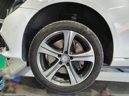 [첨단타이어] 벤츠E300 순정18인치 다이아몬드컷팅 복원휠로 교체 / 전주
