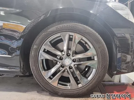 [전주휠복원 첨단타이어] 벤츠E350 17인치 순정휠(다이아몬드컷팅휠)-> 블랙크롬 복원휠 교체작업! / 전주