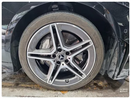[공지] [전주 휠복원 첨단타이어]벤츠 CLS300d 순정19인치 자동차고 휠손상+타이어 찢어짐->복원휠교체+중고타이어조합- / 전주
