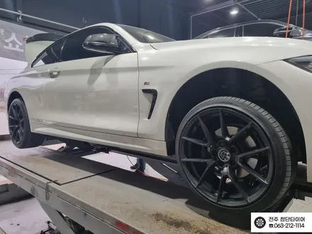 [전주김제 휠복원 첨단타이어]BMW420d CSR 4P브레이크(옐로우캘리퍼+380디스크)+ 리어캘리퍼전용 우레탄도색/사제19인치 굴절발생->442m 블랙유광휠복원+라우펜타이어 튜닝 / 전주