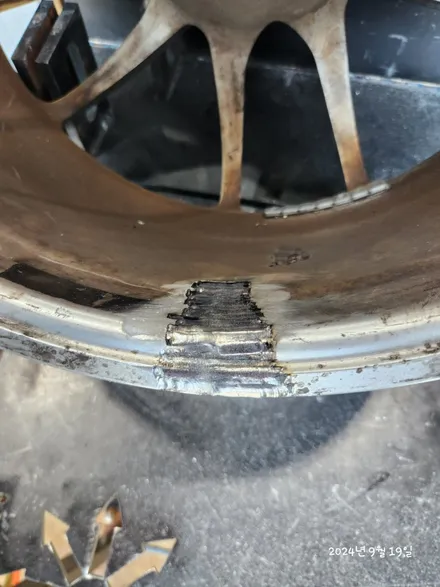 [전주 휠복원/휠수리 첨단타이어] 르노삼성 SM7 18인치 사제휠 크랙수리 \'레이저용접\' 전주휠수리,휠크랙,휠굴절,휠튜닝,인치업튜닝,커스텀휠복원,캘리퍼도색,브레이크튜닝,휠타이어 / 전주