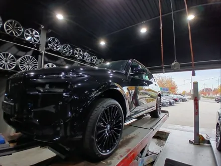 🎅🏻🎄전주 휠복원 첨단타이어☃️❄️ BMW X7 순정 22인치 휠⇨블랙유광으로 휠도색 김제익산군산휠복원,광주휠복원,대전휠복원,여수목포휠복원,서천대천휠복원,천안아산휠복원,휠튜닝 / 전주