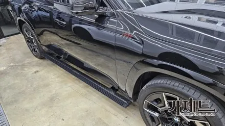 BMW XM 전동 사이드스텝 전용발판 설치장착 튜닝 시공 전문점