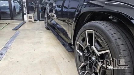 BMW XM 전동 사이드스텝 전용발판 설치장착 튜닝 시공 전문점