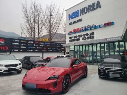 포르쉐 타이칸 ,정열적인 카민레드 실내PPF보호필름  시공기 / 부천 원미구 상동