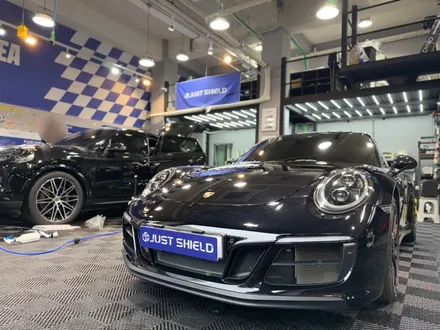 포르쉐 911.2 카레라4 GTS . 알칸트라 핸들, 풀PPF와 윈드쉴드 .저스트쉴드 / 부천 원미구 상동