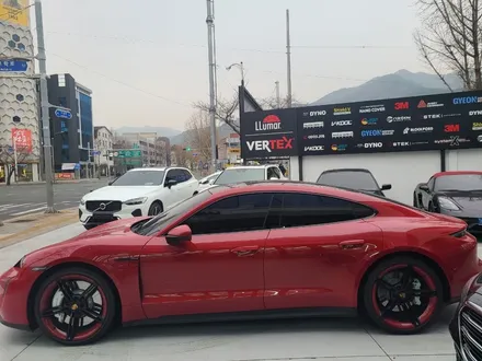 포르쉐 타이칸 ,정열적인 카민레드 실내PPF보호필름  시공기 / 부천 원미구 상동