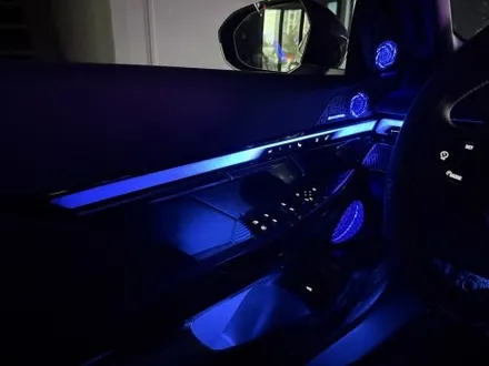 BMW G60 520I 베이스 모델 2열 인터렉션바시공 과 바우어앤윌킨스피커 엠비언트 시공으로 벤츠보다 화사해진 실내분위기 만들었습니다! / 천안시 동남구