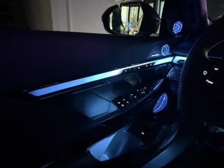 BMW G60 520I 베이스 모델 2열 인터렉션바시공 과 바우어앤윌킨스피커 엠비언트 시공으로 벤츠보다 화사해진 실내분위기 만들었습니다! / 천안시 동남구