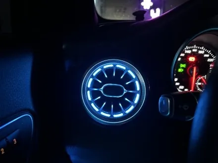 CLA 250 엠비언트와 송풍구 시공 감성튜닝에서는 벤츠라면 어떤 시공이든 가능합니다! / 천안시 동남구