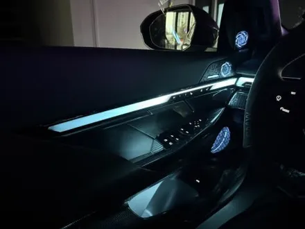 BMW G60 520I 베이스 모델 2열 인터렉션바시공 과 바우어앤윌킨스피커 엠비언트 시공으로 벤츠보다 화사해진 실내분위기 만들었습니다! / 천안시 동남구