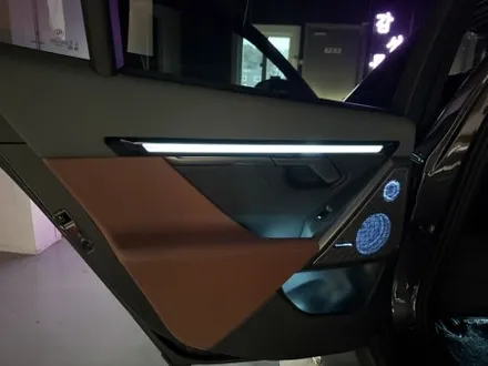 BMW G60 520I 베이스 모델 2열 인터렉션바시공 과 바우어앤윌킨스피커 엠비언트 시공으로 벤츠보다 화사해진 실내분위기 만들었습니다! / 천안시 동남구