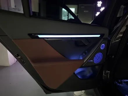 BMW G60 520I 베이스 모델 2열 인터렉션바시공 과 바우어앤윌킨스피커 엠비언트 시공으로 벤츠보다 화사해진 실내분위기 만들었습니다! / 천안시 동남구