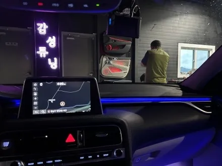 동찬 제네시스 G70 깔끔한 베이지 실내에 깔끔한 비노출 엠비언트로 마무리 하니 G80 부럽지 않네요~ / 천안시 동남구
