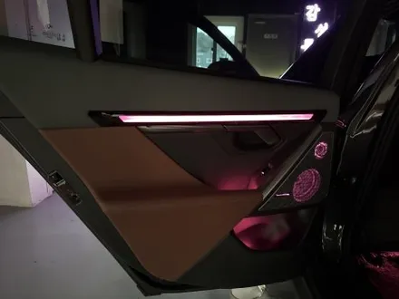 BMW G60 520I 베이스 모델 2열 인터렉션바시공 과 바우어앤윌킨스피커 엠비언트 시공으로 벤츠보다 화사해진 실내분위기 만들었습니다! / 천안시 동남구