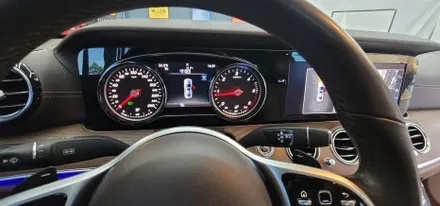 천안 W213 E클래스 와이드 콕핏 시공부터 엠비언트까지 모든 벤츠 레트로핏 튜닝은 감성튜닝에서 / 천안시 동남구