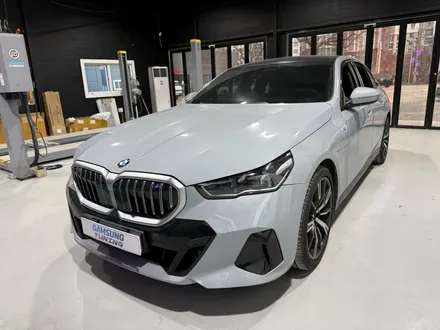 아산 BMW G60 530I 2열인터렉션바 시공으로 순정보다 더 순정같은 느낌으로 탈바꿈 / 천안시 동남구