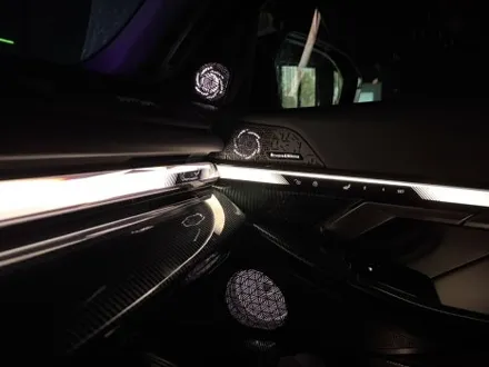 BMW G60 520I 베이스 모델 2열 인터렉션바시공 과 바우어앤윌킨스피커 엠비언트 시공으로 벤츠보다 화사해진 실내분위기 만들었습니다! / 천안시 동남구