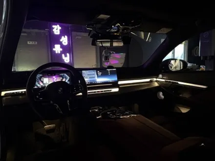 아산 BMW G60 530I 2열인터렉션바 시공으로 순정보다 더 순정같은 느낌으로 탈바꿈 / 천안시 동남구