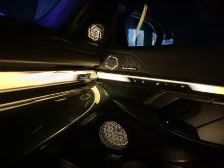BMW G60 520I 베이스 모델 2열 인터렉션바시공 과 바우어앤윌킨스피커 엠비언트 시공으로 벤츠보다 화사해진 실내분위기 만들었습니다! / 천안시 동남구