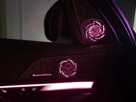 BMW G60 520I 베이스 모델 2열 인터렉션바시공 과 바우어앤윌킨스피커 엠비언트 시공으로 벤츠보다 화사해진 실내분위기 만들었습니다! / 천안시 동남구