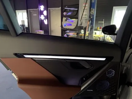 BMW 5시리즈 G60 1,2열 스피커 엠비언트와 2열 인터렉션바 시공으로 연동까지 깔끔하게 시공 / 천안시 동남구