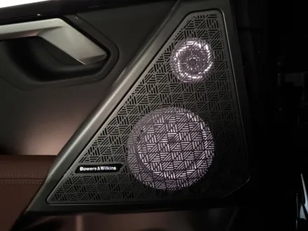 BMW G60 520I 베이스 모델 2열 인터렉션바시공 과 바우어앤윌킨스피커 엠비언트 시공으로 벤츠보다 화사해진 실내분위기 만들었습니다! / 천안시 동남구