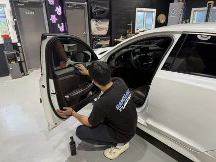 벤츠 W214 E250 송풍구 엠비언트 , 4D부메스터 , 미드레인지 스피커 시공으로 찐 벤츠실내분위기 연출하기 / 천안시 동남구