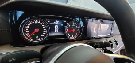 천안 W213 E클래스 와이드 콕핏 시공부터 엠비언트까지 모든 벤츠 레트로핏 튜닝은 감성튜닝에서 / 천안시 동남구